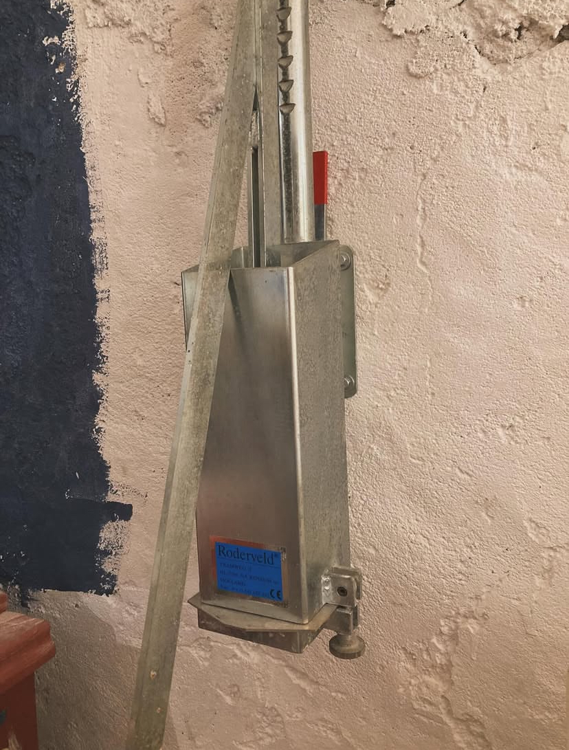 Roderfeld Wall-Mounted Clay Extruder