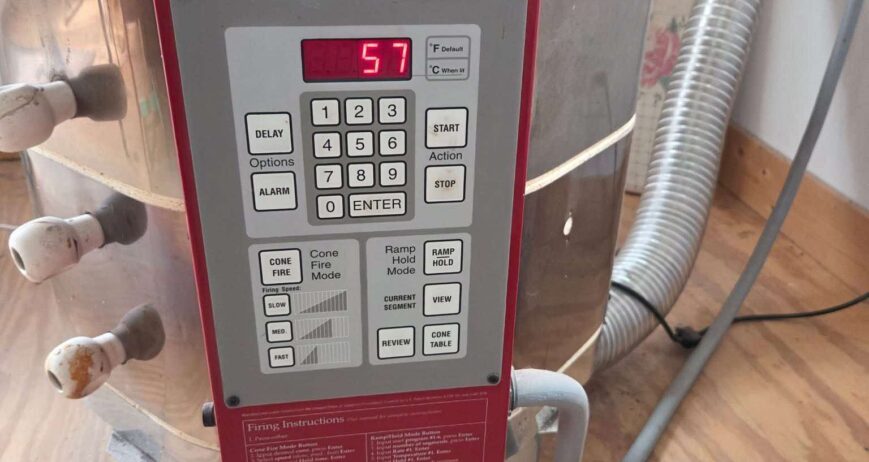 This Skutt automatic kiln is in great condition and works well. It is a compact, efficient unit featuring a digital controller for precision firing without taking over the room. Specifications: * Condition: Excellent and fully functional * Controller: Digital KilnMaster for precise settings * Power: Standard 240V / 30 Amp single-phase * Features: Octagonal chamber and high-efficiency insulation * Warranty: Available for this unit